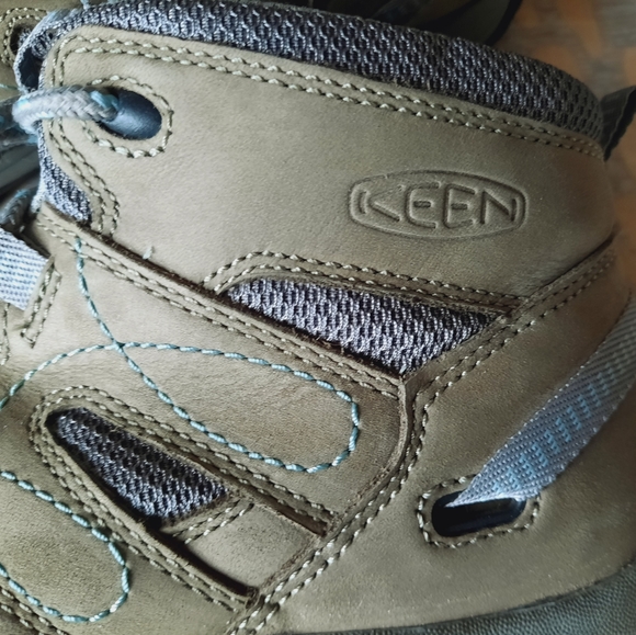 Keen Women's Mid hiking boots zise 7. - Picture 7 of 15